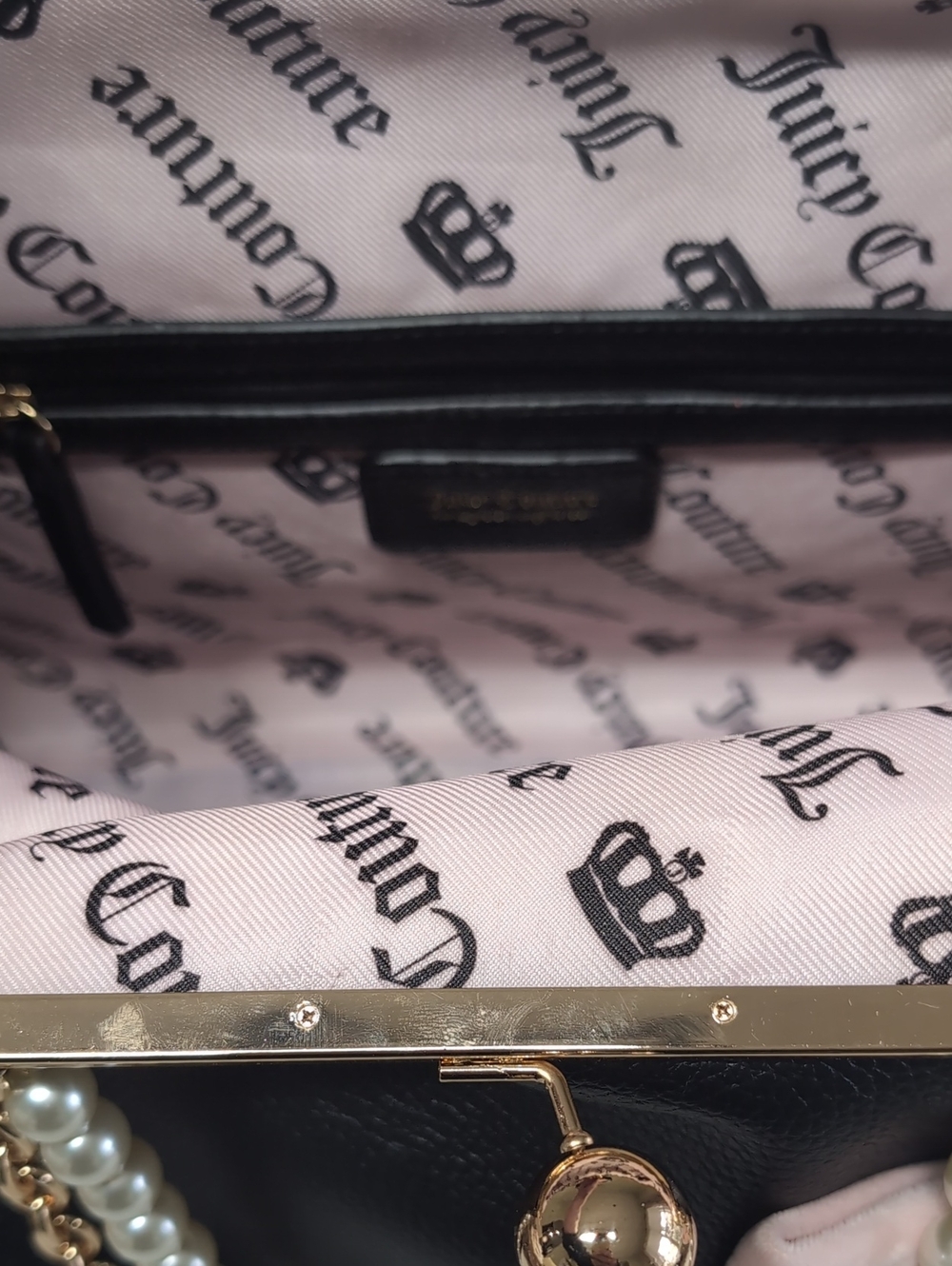 Viral 🎥 Juicy Couture Chic Y2K Large Kiss Lock Frame Clutch, Licorice + Pink 🩷 - Picture 12 of 16